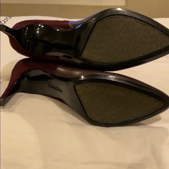 Calvin Klein Jemamine burgundy boots. - Picture 6 of 9